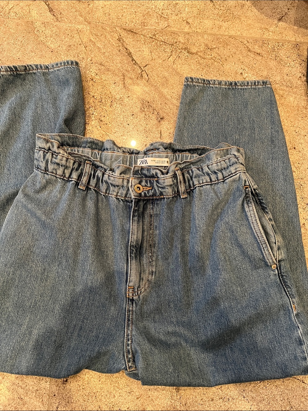 Zara High-Rise Relaxed Jeans in Light Blue Denim